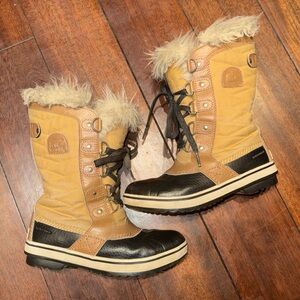 Sorel Tofino II Faux Fur Curry Fawn Waterproof Lace Up Snow Boots US sz 2